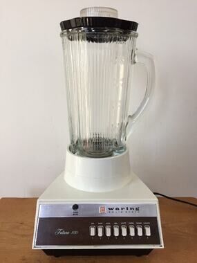 Vintage Waring Futura 850 Solid State 8 Speed 40 oz White Base Glass Blender